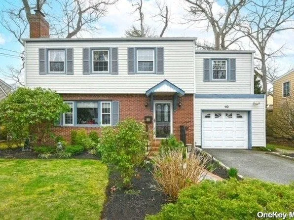 10 Woodland Terrace, Merrick, NY 11566