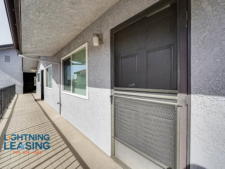 536 E Cypress Ave #302 — Photo 20