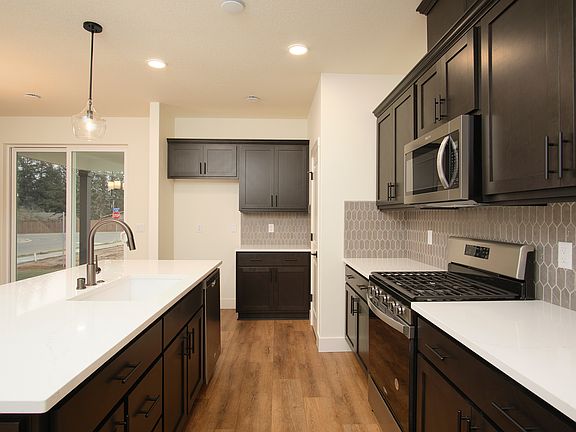 5th image of 871 SE 37th St