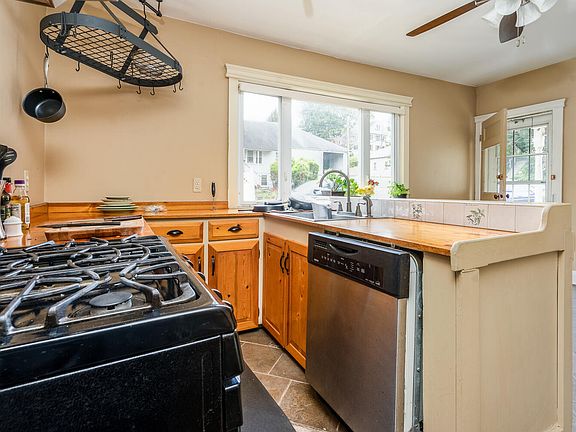 2nd image of 387 Pittstown Rd #1