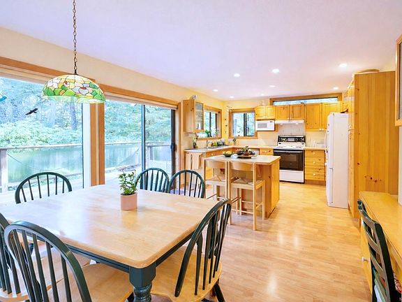 5th image of 1290 Lynn Rd