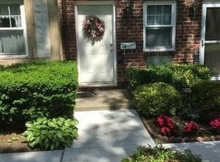 11 Glen Hollow Dr APT D50, Holtsville, NY 11742