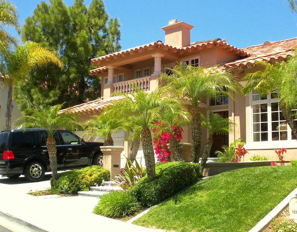 5 bed, 4130 sqft, $2,100 — Photo 1