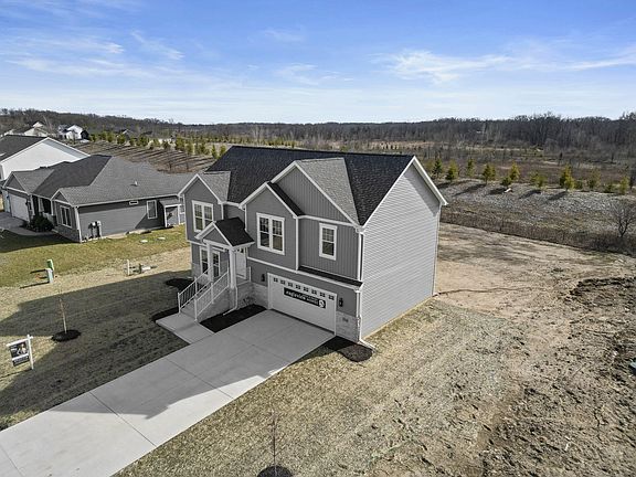 2nd image of 543 Scenic View Ave