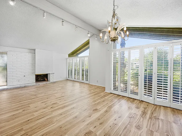 1457 Seven Hills Dr — Photo 19