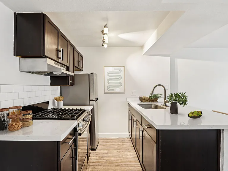 The Wexler Apartments — Photo 28