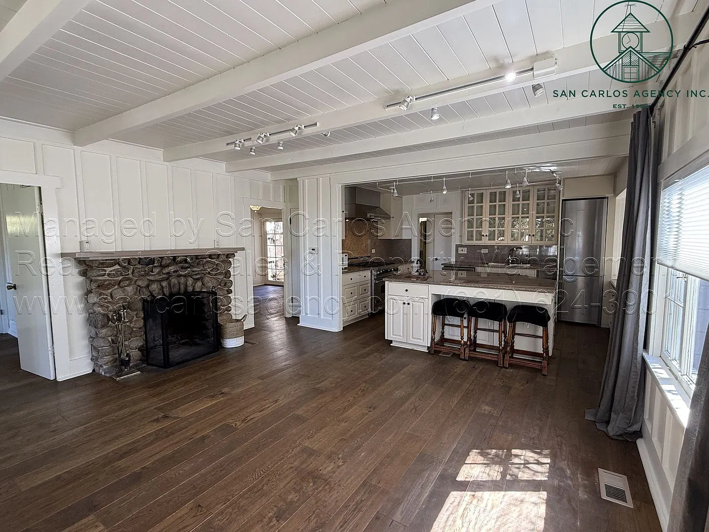 Adorable Three Bedroom Downtown Carmel-by-the-Sea Cottage — Photo 3