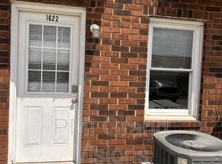 1622 University Dr, Charleston, IL
