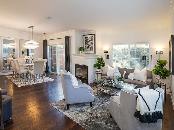 3rd image of 155 Orchard Oak Cir
