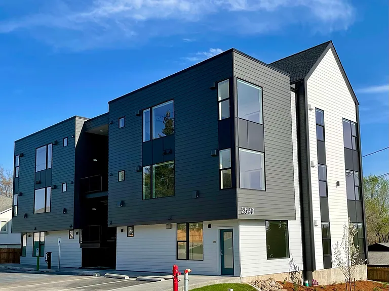 2520 N Regal St — Photo 24