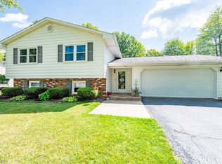 153 Fairmeadow Dr, Youngstown, OH