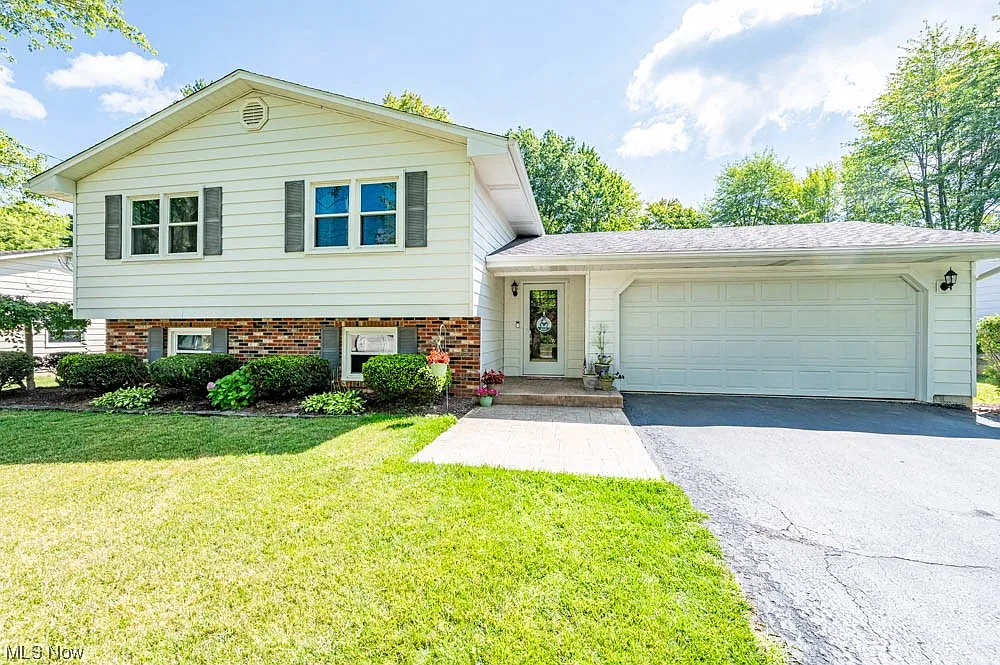 153 Fairmeadow Dr photo 1