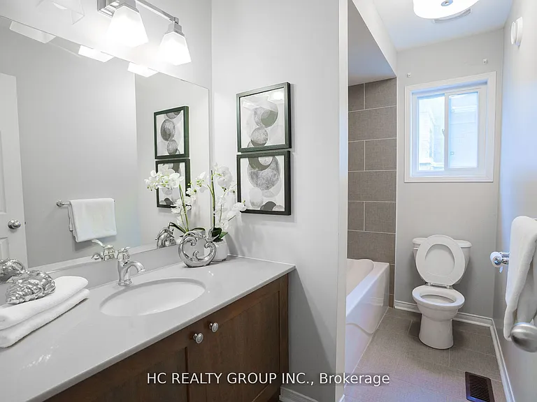 215 Armstrong Cres — Photo 21