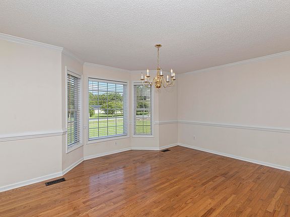 3rd image of 24 Courtney Ln