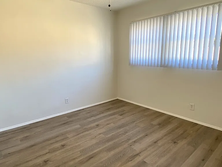 Grismer Cove Apartments — Photo 10