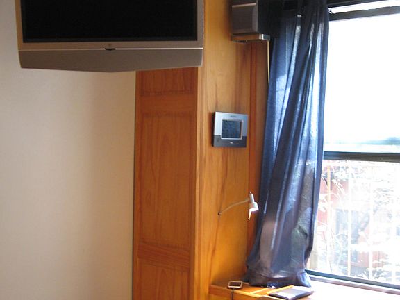4th image of 212 E 77th St APT 2B
