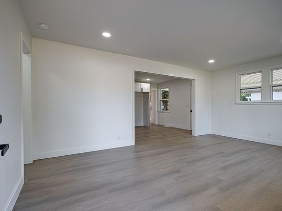 2nd image of 511 Wanda Dr