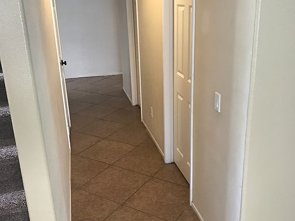 5th image of 1010 Meadowlake Ln