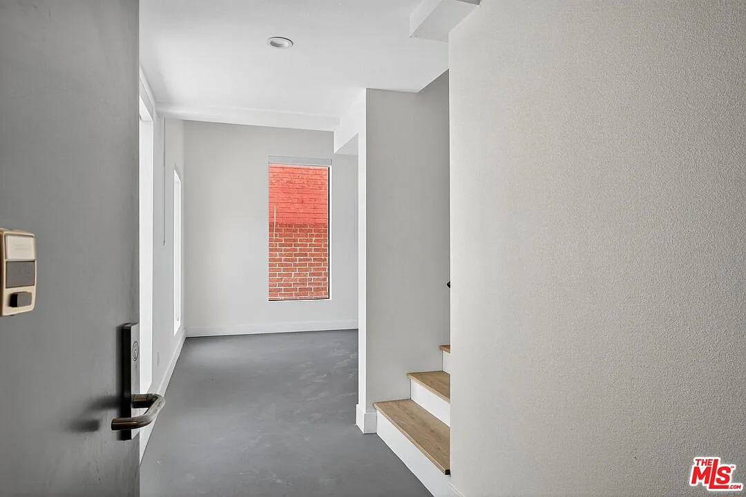 2 bed, 2.5 bath, 1080 sqft, $4,500 — Photo 3