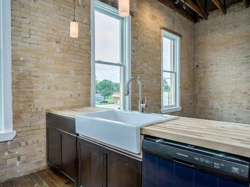 2 bed, 1.0 bath, 710 sqft, $1,500 — Photo 1