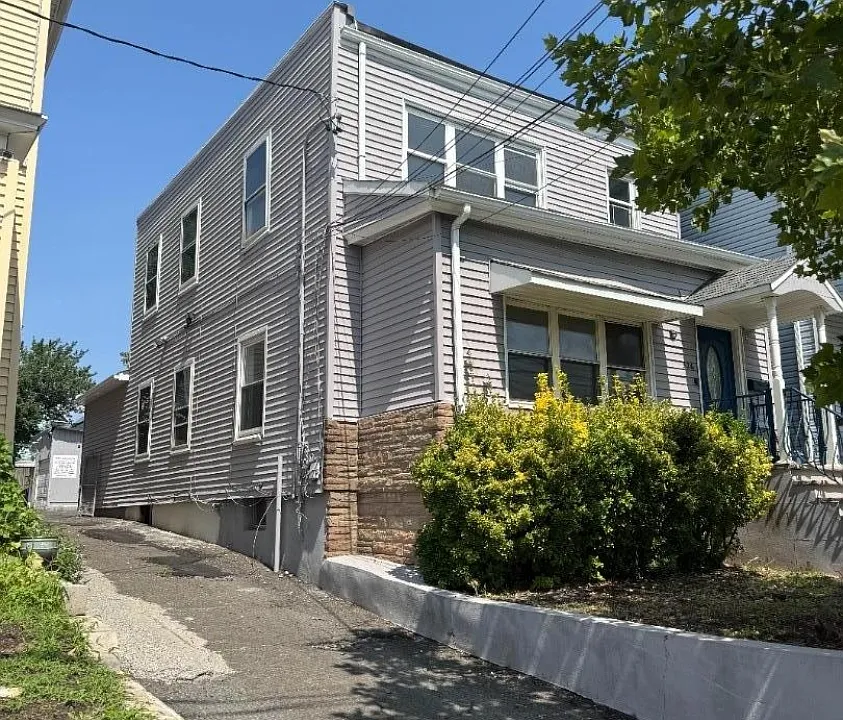 526 Jackson Ave #1