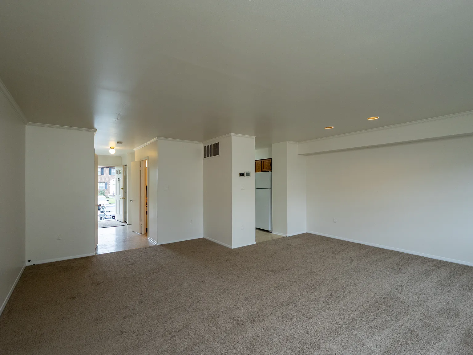 4 bed, 3.5 bath, 1550 sqft, $2,200 — Photo 3