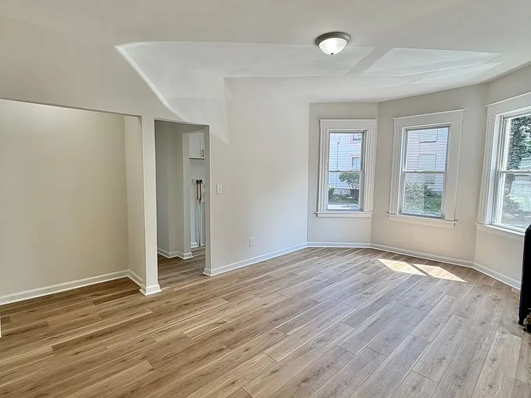 699 Stanley St — Photo 13