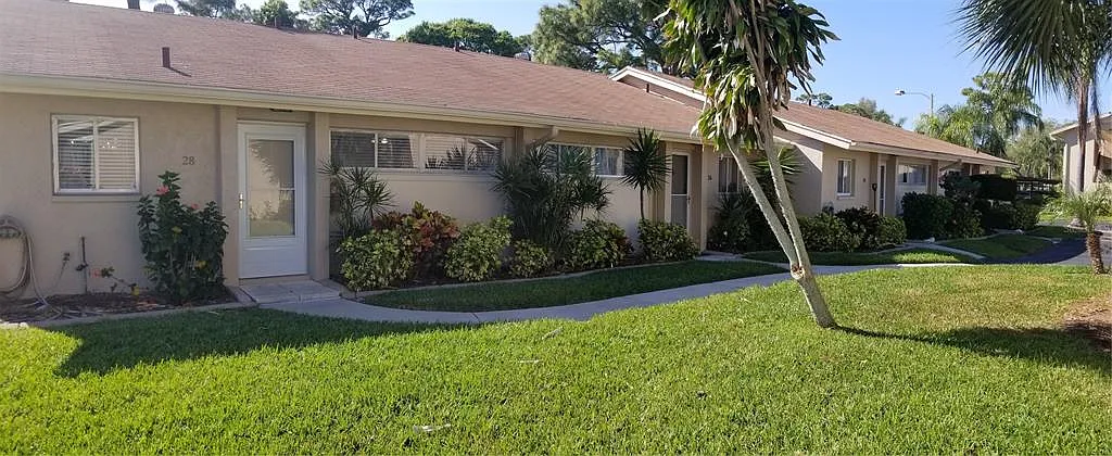 2 bed, 2.0 bath, 874 sqft, $1,900 — Photo 2