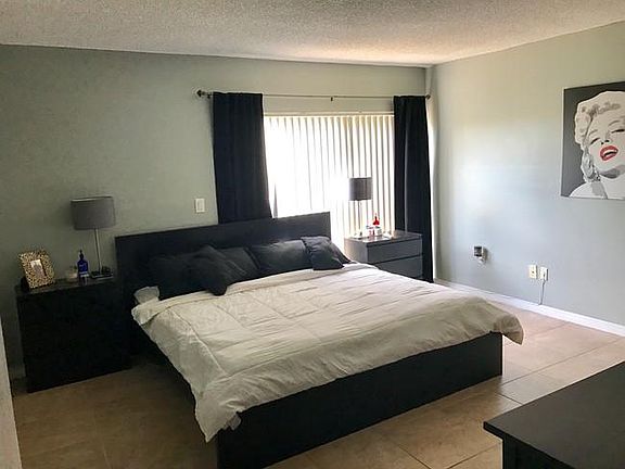 4th image of 9371 Fontainebleau Blvd APT I205