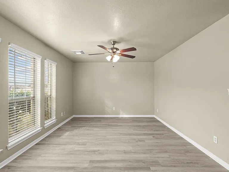 105 Green Isle Ave #120 — Photo 3