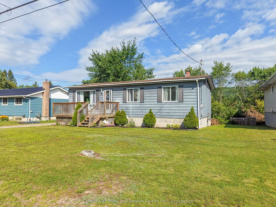 1st image of 980 Lily St