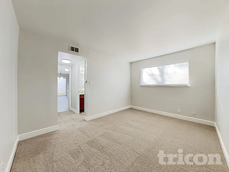 4673 Tallyho Dr — Photo 9