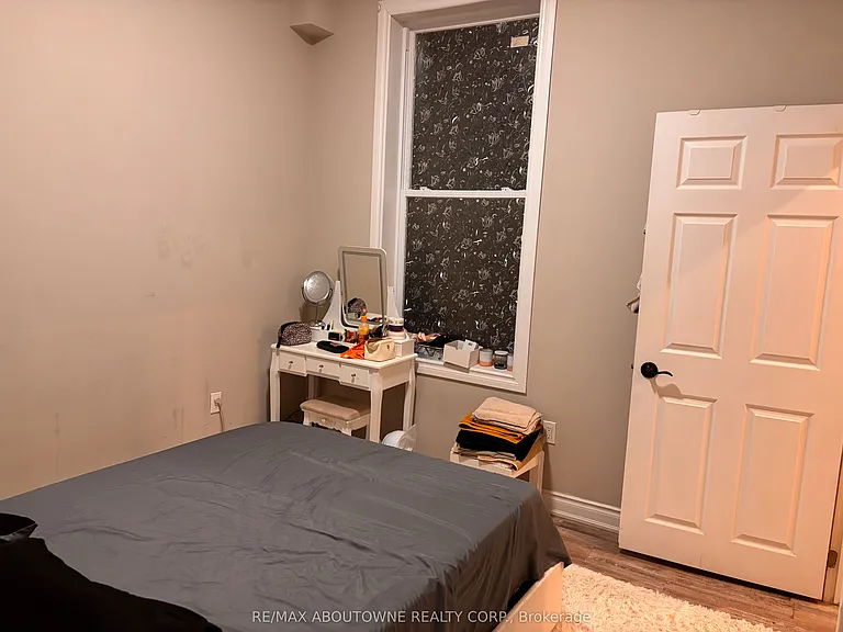 498 Main St E #1A — Photo 8