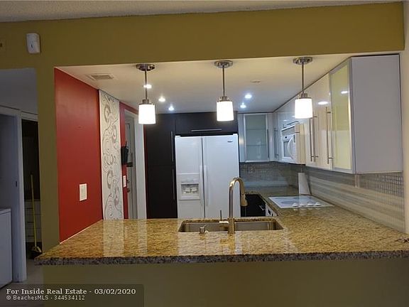 2nd image of 100 Lakeview Dr APT 113
