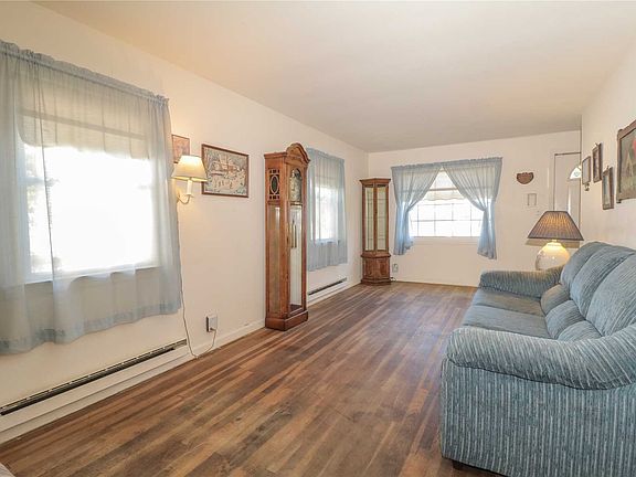3rd image of 180 Baylawn Ave