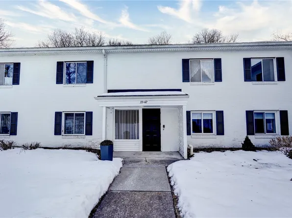 40 Lost Mountain Trl, Rochester, NY 14625