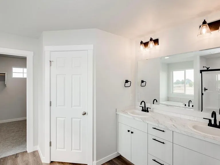2156 W Arya St — Photo 17