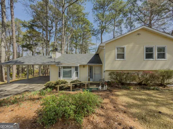 1018 Chartley Dr SW, Lilburn, GA 30047