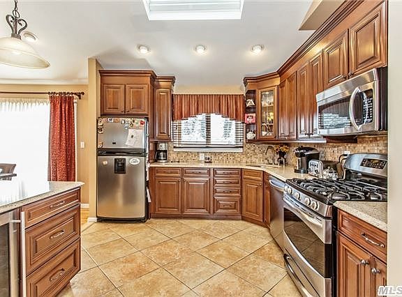 5th image of 2769 Lee Pl