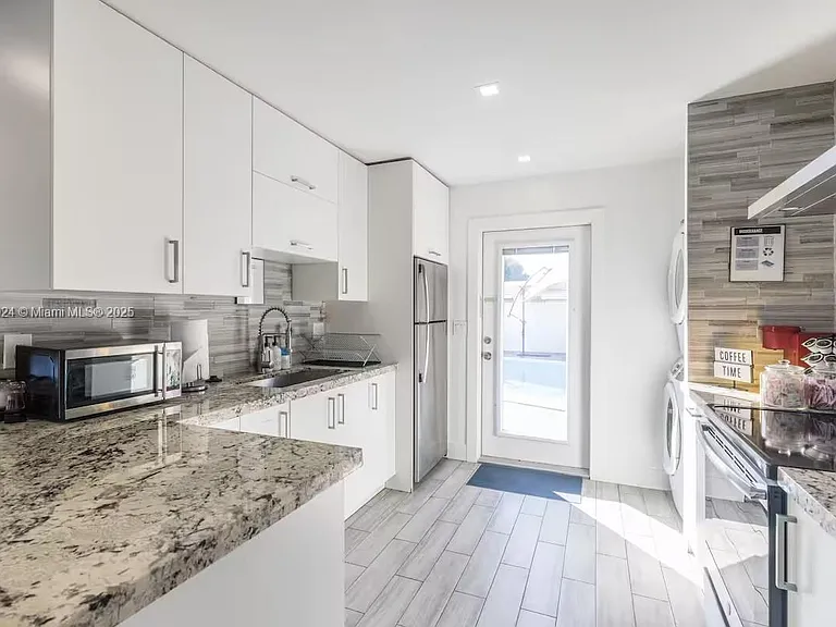 5841 NE 3rd Ave — Photo 4