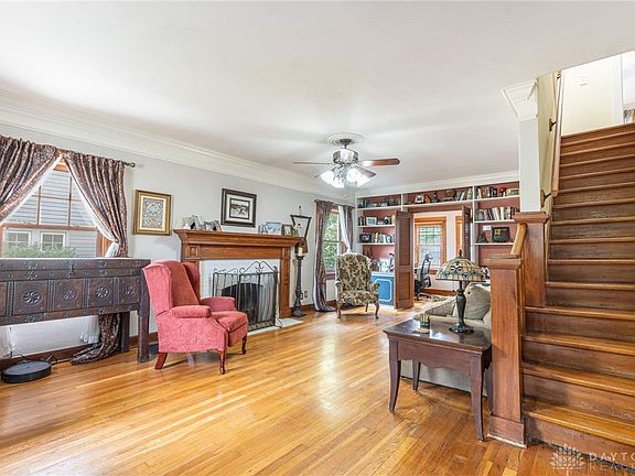 3rd image of 106 Dell Park Ave