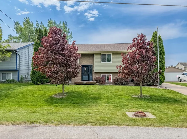 407 2nd St SE, Bondurant, IA 50035