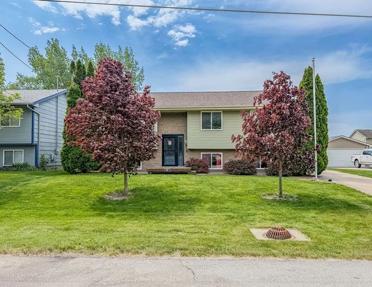 407 2nd St SE, Bondurant, IA 50035