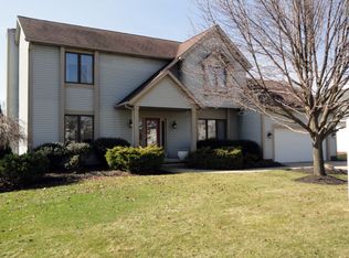 3156 Crown Pointe Dr, Stow, OH 44224