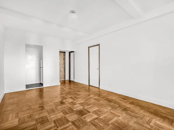 24 Fifth Avenue image 4 of 18