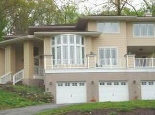 47 Huyler Dr, Hyde Park, NY 12538