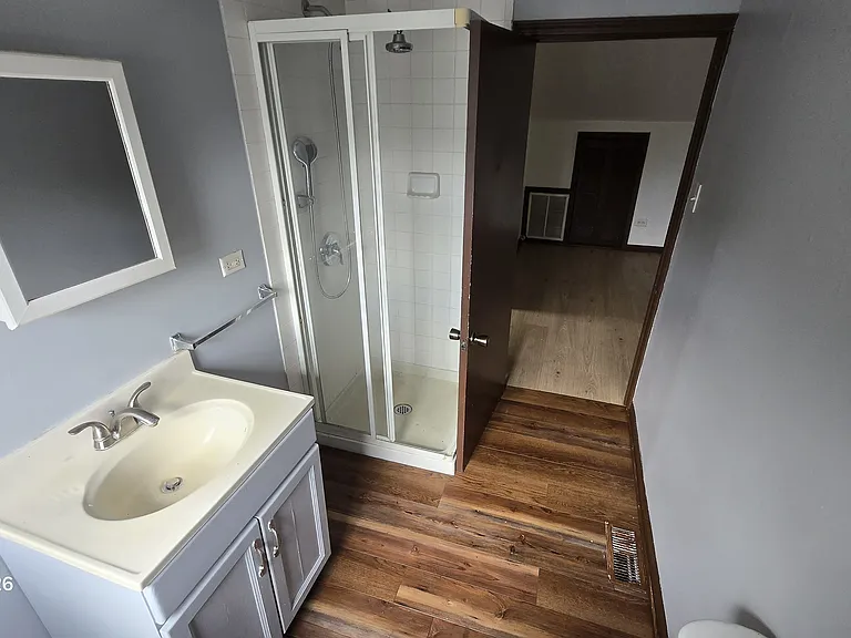 420 Davison St #2 — Photo 8