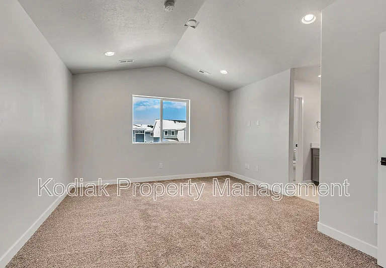 3199 S Claire Ave — Photo 8