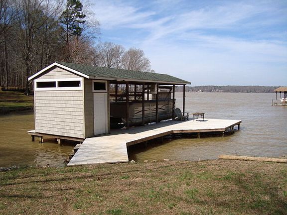 3rd image of 396 Davis Dr