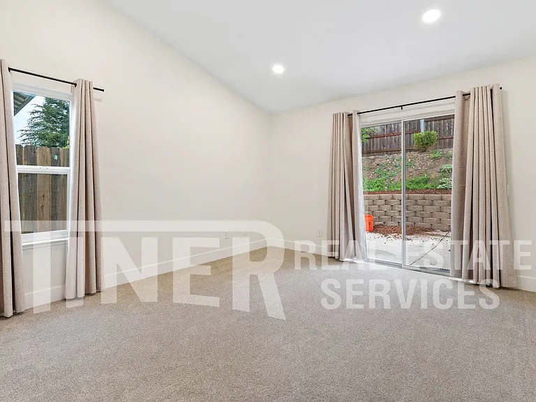 3421 Cobblestone Dr — Photo 11